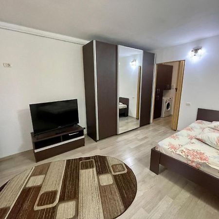 Апартаменты Garsoniera Moderna Parcare Internet Питешти Экстерьер фото